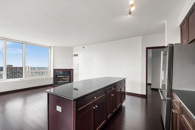 33 W Ontario Street 42ES, Chicago, IL 60654