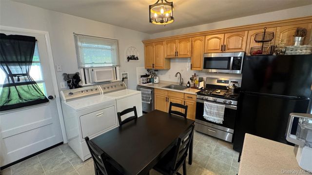 9 Maple Avenue, Garnerville, NY 10923
