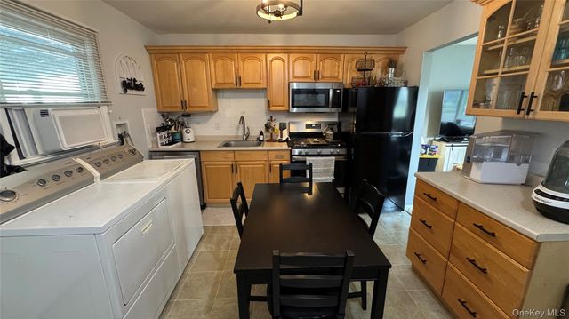 9 Maple Avenue, Garnerville, NY 10923