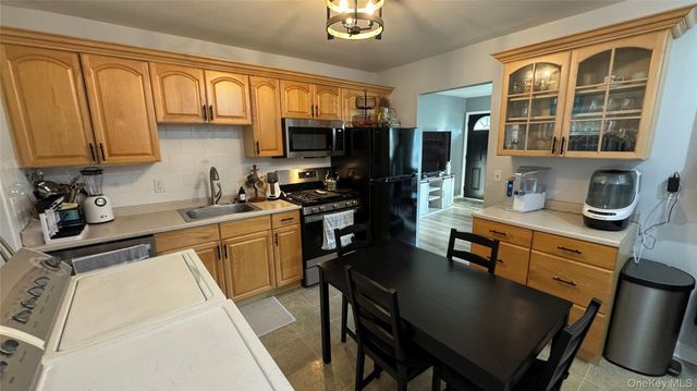 9 Maple Avenue, Garnerville, NY 10923