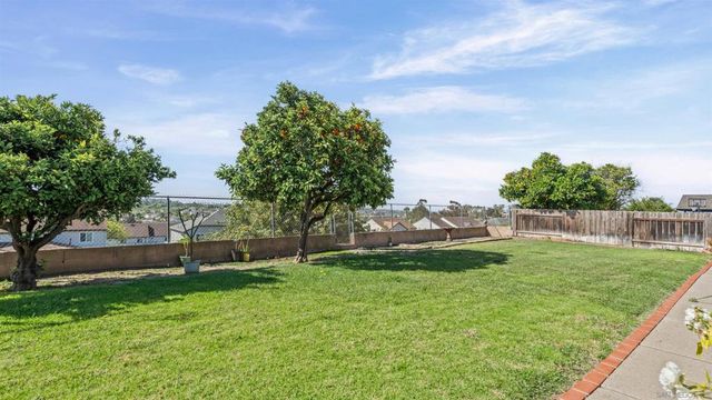 1698 Ithaca St, Chula Vista, CA 91913