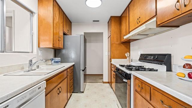 1698 Ithaca St, Chula Vista, CA 91913
