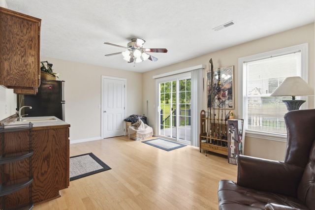 209 N Maple Street, Blue Eye, MO 65611