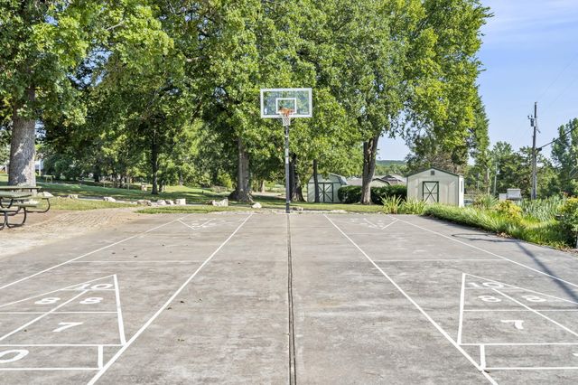 209 N Maple Street, Blue Eye, MO 65611