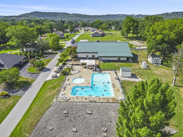 209 N Maple Street, Blue Eye, MO 65611