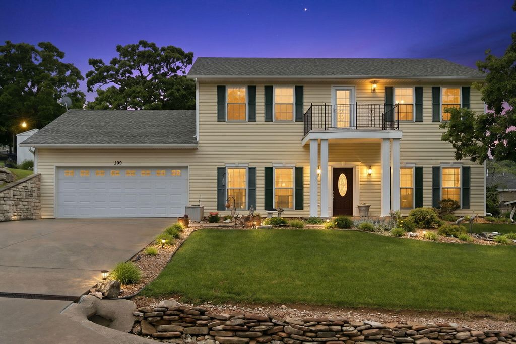209 N Maple Street, Blue Eye, MO 65611