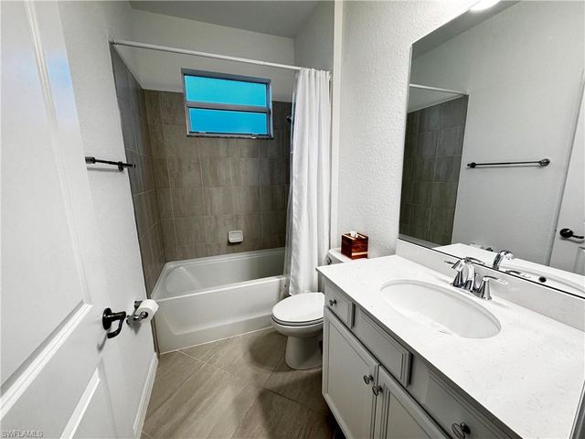2084 Wellington ST, Naples, FL 34120