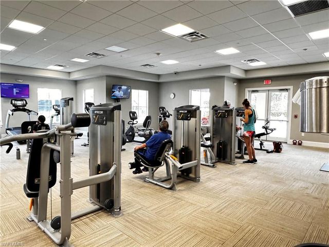2084 Wellington ST, Naples, FL 34120