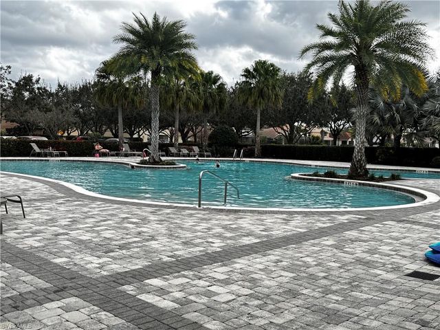 2084 Wellington ST, Naples, FL 34120
