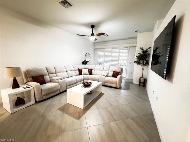 2084 Wellington ST, Naples, FL 34120