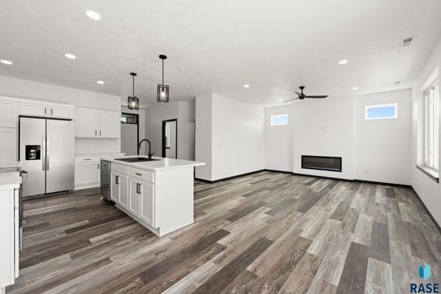 260 Lydia Ct Court, Harrisburg, SD 57032