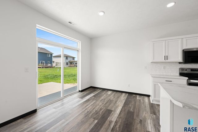 260 Lydia Ct Court, Harrisburg, SD 57032