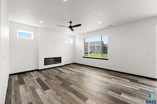 260 Lydia Ct Court, Harrisburg, SD 57032