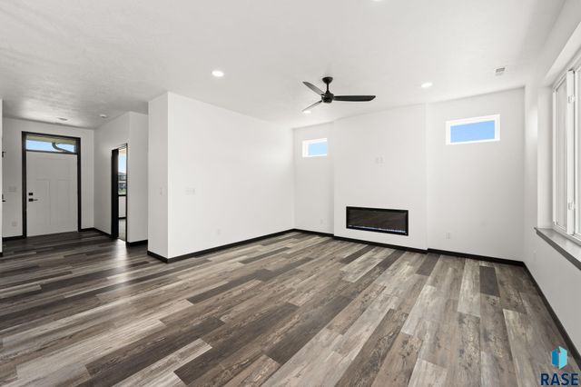 260 Lydia Ct Court, Harrisburg, SD 57032