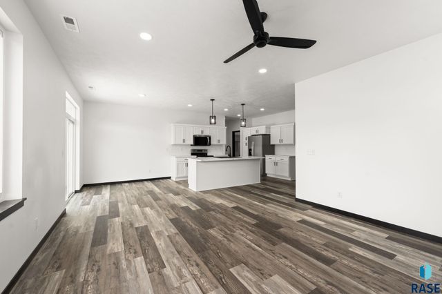 260 Lydia Ct Court, Harrisburg, SD 57032