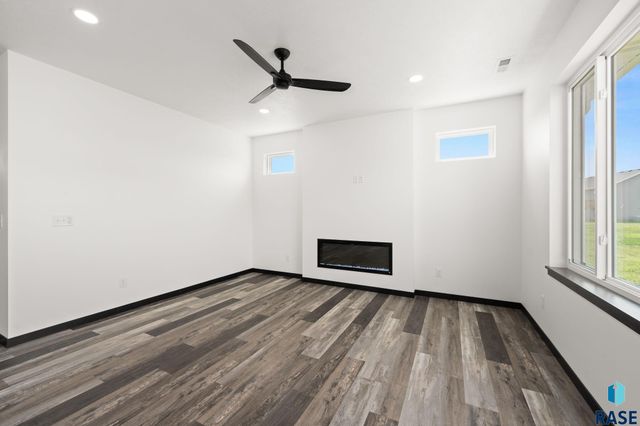 260 Lydia Ct Court, Harrisburg, SD 57032
