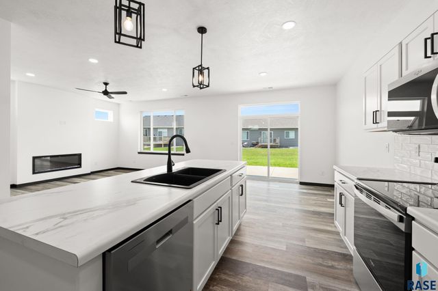 260 Lydia Ct Court, Harrisburg, SD 57032
