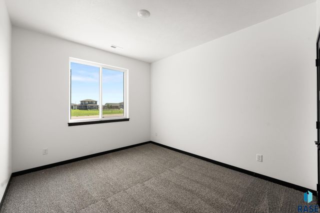 260 Lydia Ct Court, Harrisburg, SD 57032