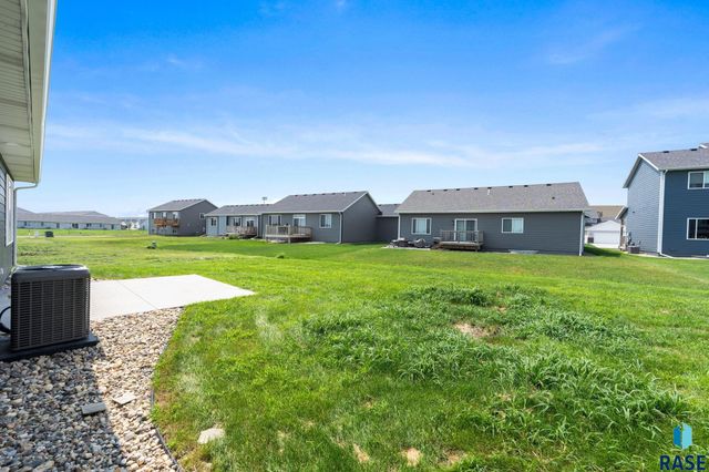 260 Lydia Ct Court, Harrisburg, SD 57032