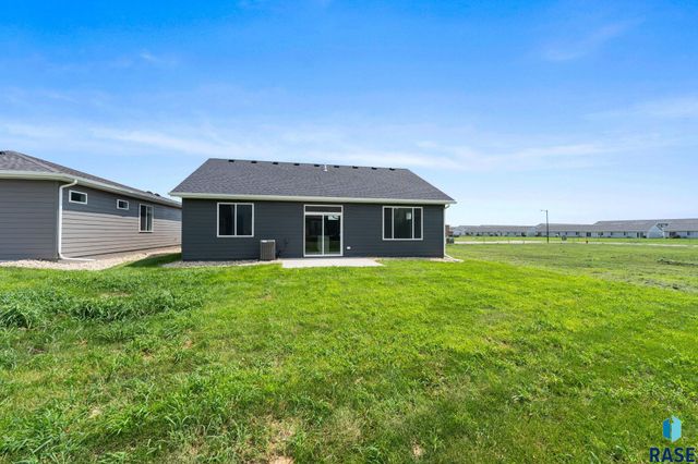 260 Lydia Ct Court, Harrisburg, SD 57032