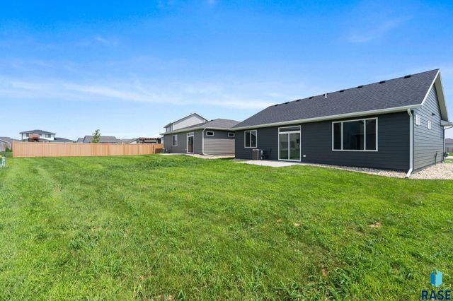 260 Lydia Ct Court, Harrisburg, SD 57032