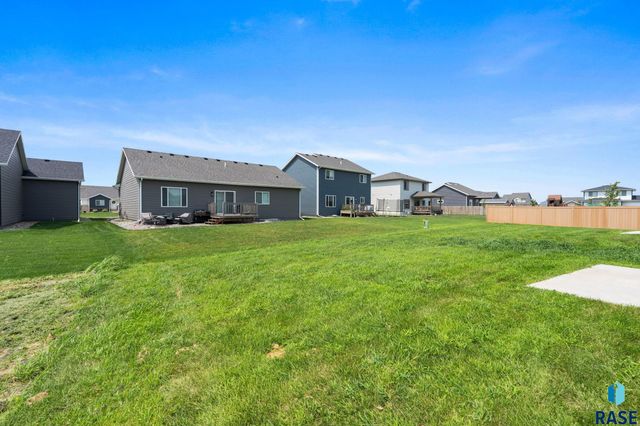 260 Lydia Ct Court, Harrisburg, SD 57032