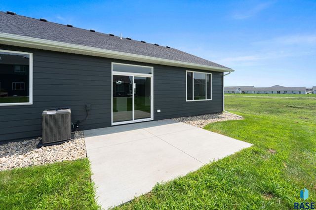 260 Lydia Ct Court, Harrisburg, SD 57032