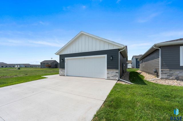 260 Lydia Ct Court, Harrisburg, SD 57032