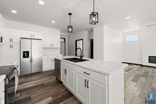 260 Lydia Ct Court, Harrisburg, SD 57032