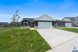 260 Lydia Ct Court, Harrisburg, SD 57032