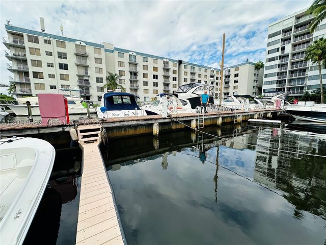 1700 NW N River Dr, Miami, FL 33125