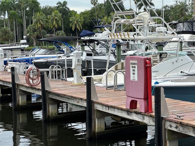 1700 NW N River Dr, Miami, FL 33125