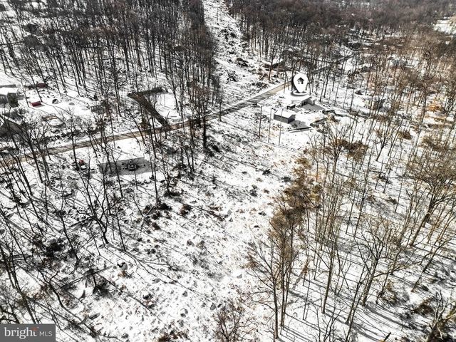 8065 BULL RD, Lewisberry, PA 17339