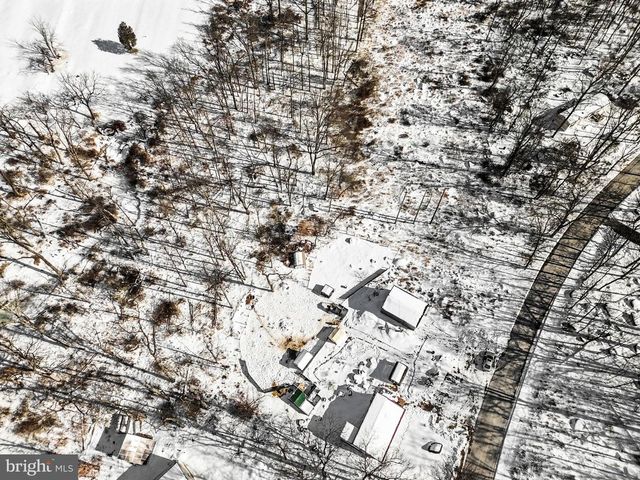 8065 BULL RD, Lewisberry, PA 17339