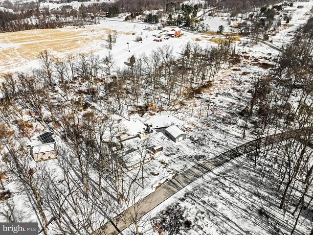 8065 BULL RD, Lewisberry, PA 17339