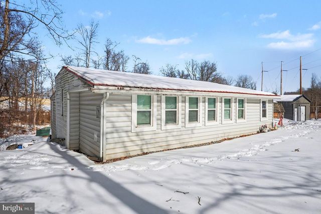 8065 BULL RD, Lewisberry, PA 17339