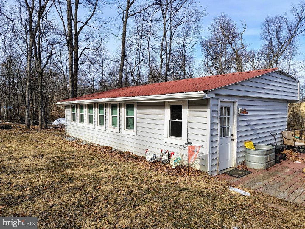8065 BULL RD, Lewisberry, PA 17339
