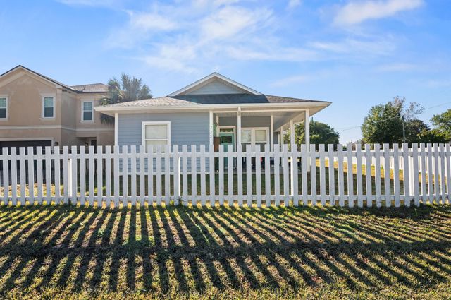 722 Kelly Street, Destin, FL 32541