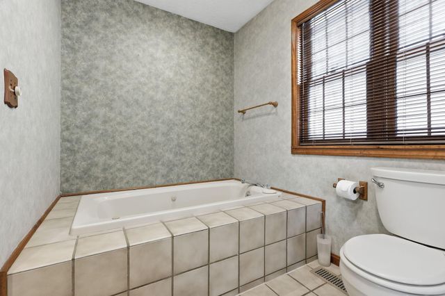 1640 Cardinal Hill Lane, Sugar Grove, OH 43155