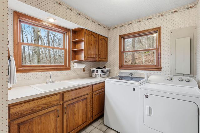 1640 Cardinal Hill Lane, Sugar Grove, OH 43155