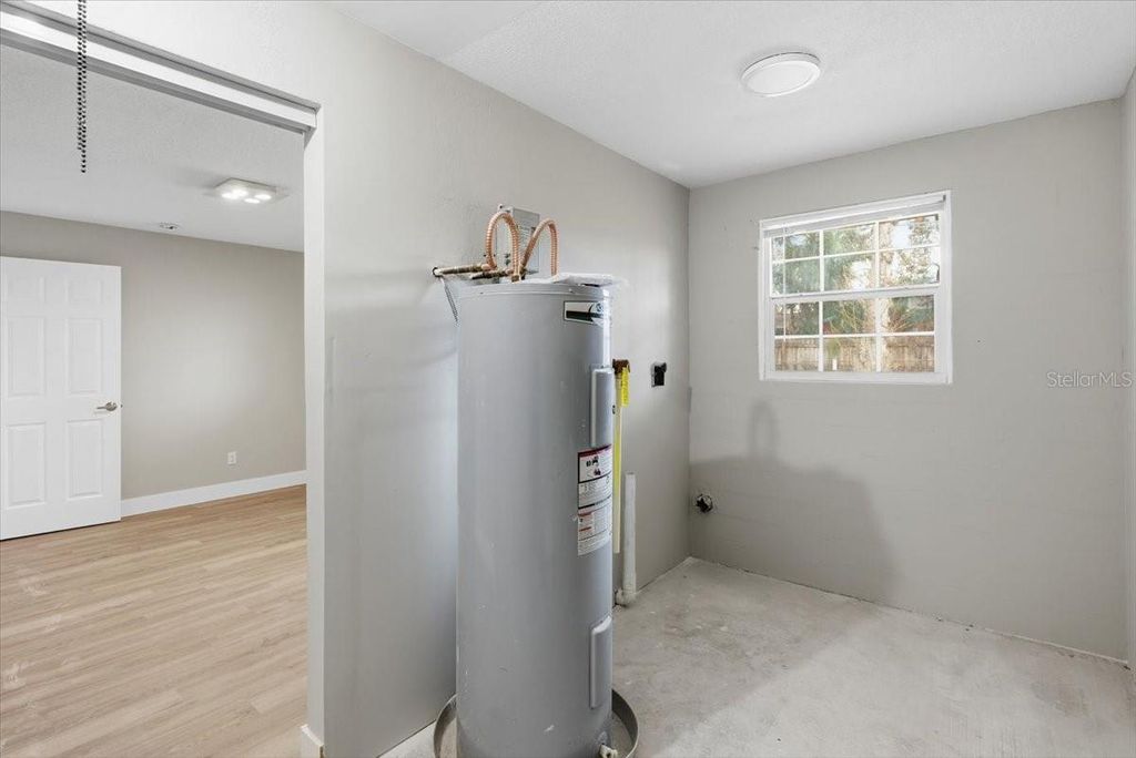 Image 29 of property listing at 1719 WESTERN ROAD, South Daytona, FL 32119