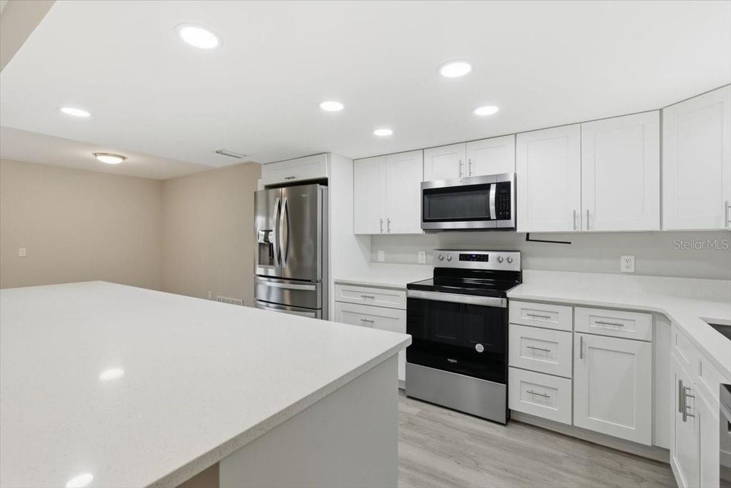 Image 10 of property listing at 1719 WESTERN ROAD, South Daytona, FL 32119