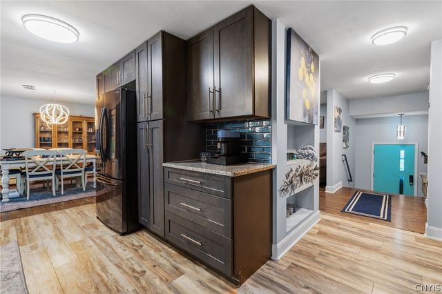 111 Hillside Way, Camillus, NY 13031