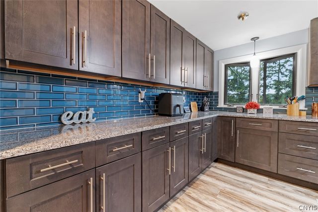 111 Hillside Way, Camillus, NY 13031