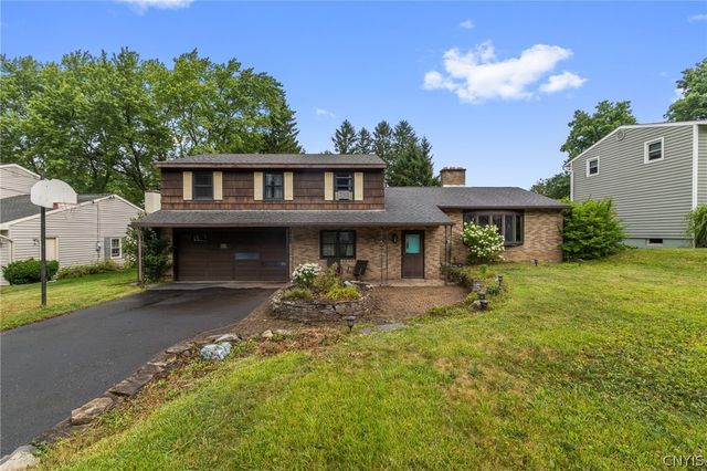 111 Hillside Way, Camillus, NY 13031