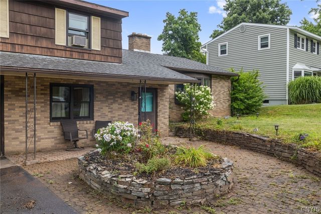 111 Hillside Way, Camillus, NY 13031