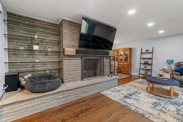 111 Hillside Way, Camillus, NY 13031