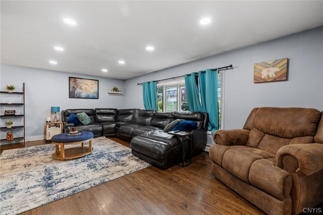 111 Hillside Way, Camillus, NY 13031