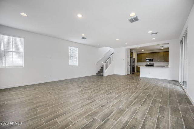 8332 E PRAIRIE Avenue, Mesa, AZ 85212