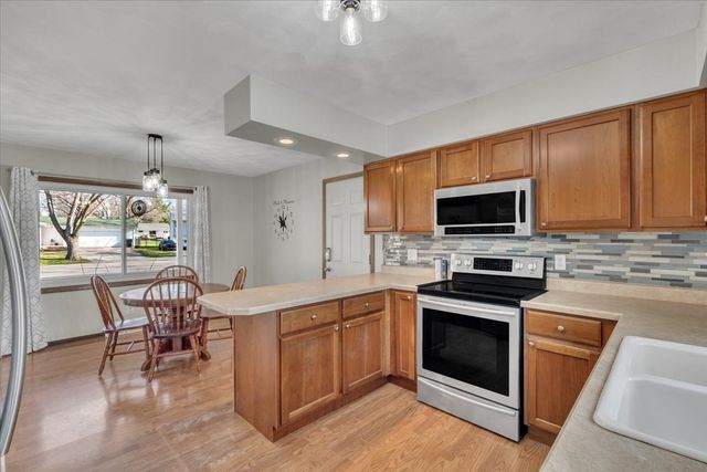 5332 31st Avenue Court, Moline, IL 61265